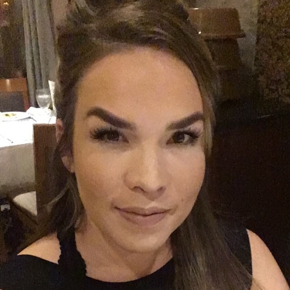 Meet your Posher, Christina - Picture 2 of 2